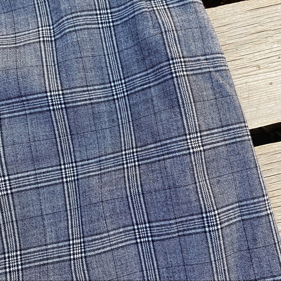 Banana republic woman’s petite gray skirt 4 P - Picture 3 of 6